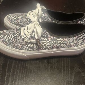 Vans Women's Geometric Sneakers - Black, White, and Pink